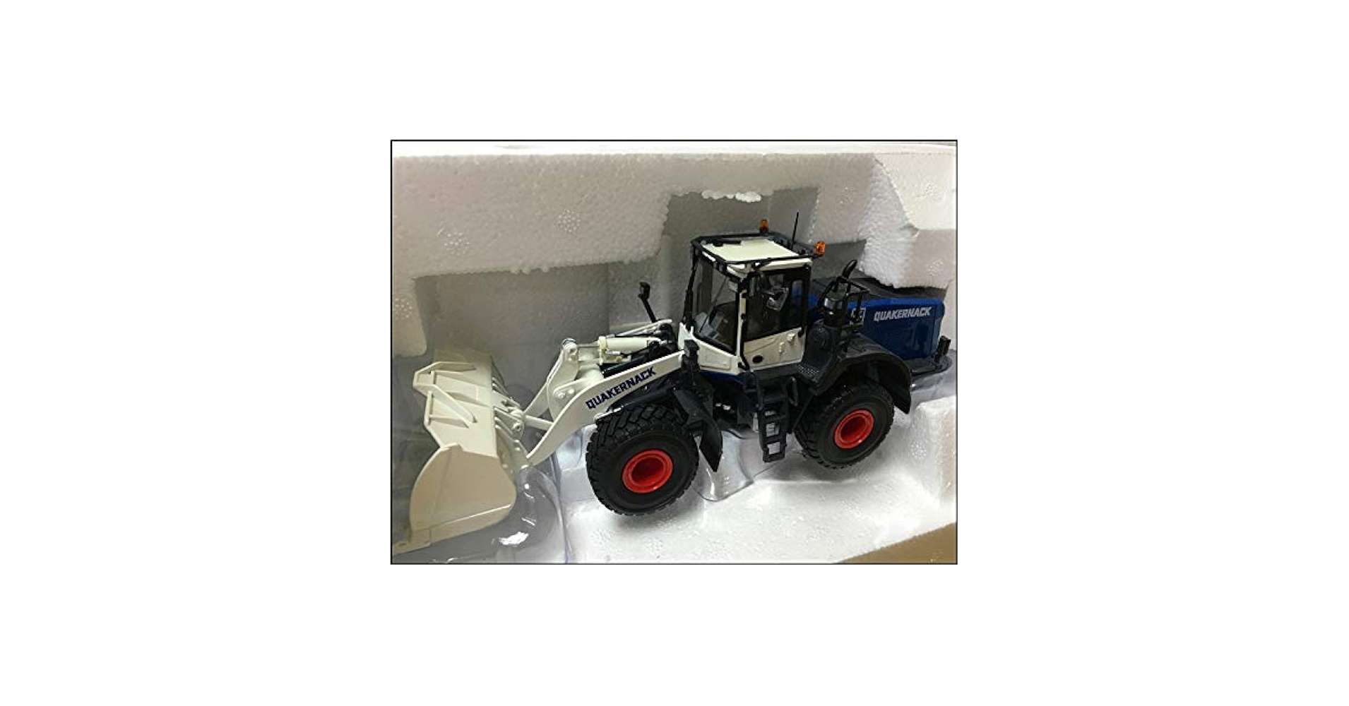 ミニカー KOMATSU 1/50 wa470 41CTttezE4L._UF350,350_QL80_.jpg